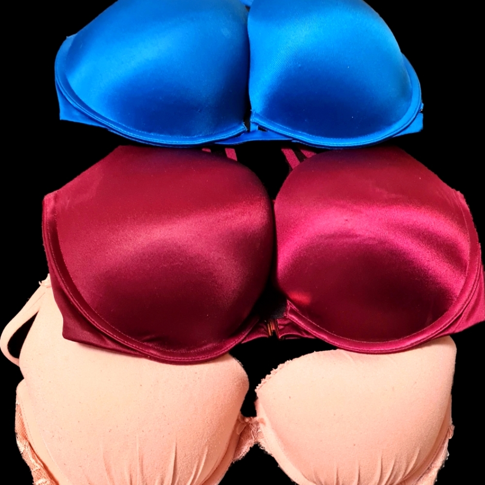 3 Victoria's Secret bras 36D beautiful blue red beige or nude